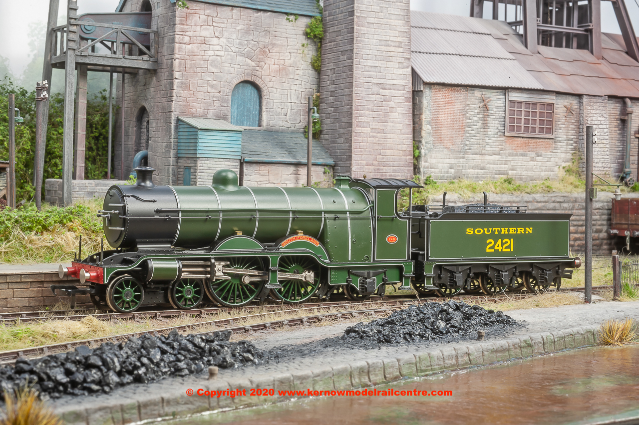 31-920 Bachmann Atlantic H2 Class 4-4-2 Steam Locomotive number 2421 named "South Foreland" in SR Olive Green livery.